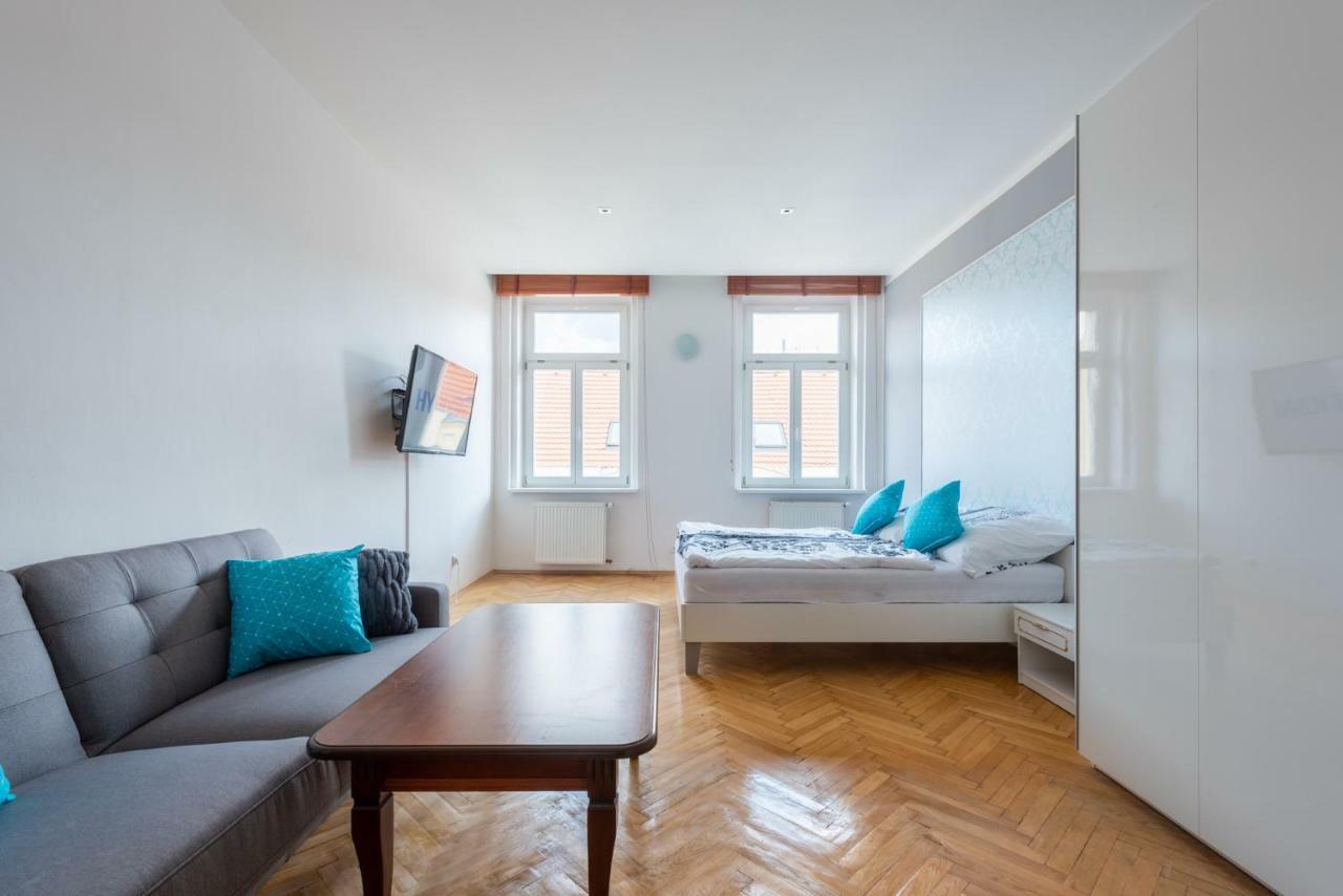 Bright Apartment Few Steps From Centre Prag Exteriör bild